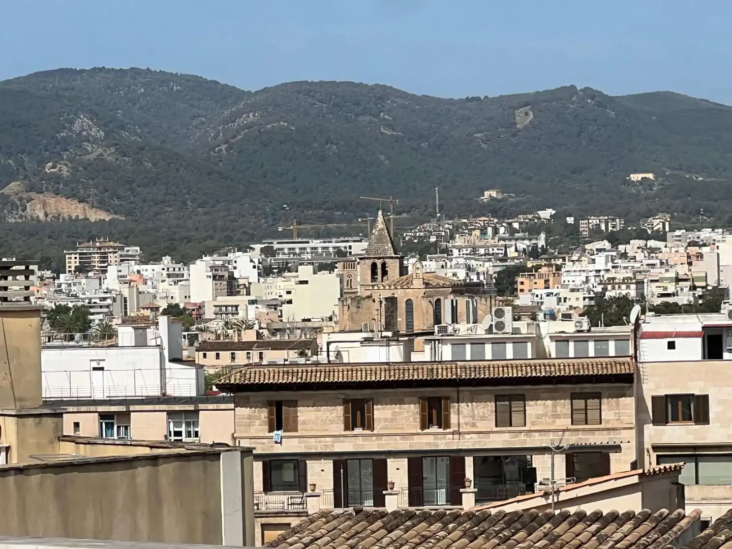 Casa adosada en venta en Plaça de la Pescateria, 5, Cort Vista exterior de Casa adosada en venta en Palma de Mallorca con Terraza y Balcón