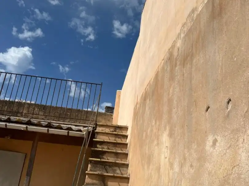 Casa adosada en venta en Plaça de la Pescateria, 5, Cort Vista exterior de Casa adosada en venta en Palma de Mallorca con Terraza y Balcón