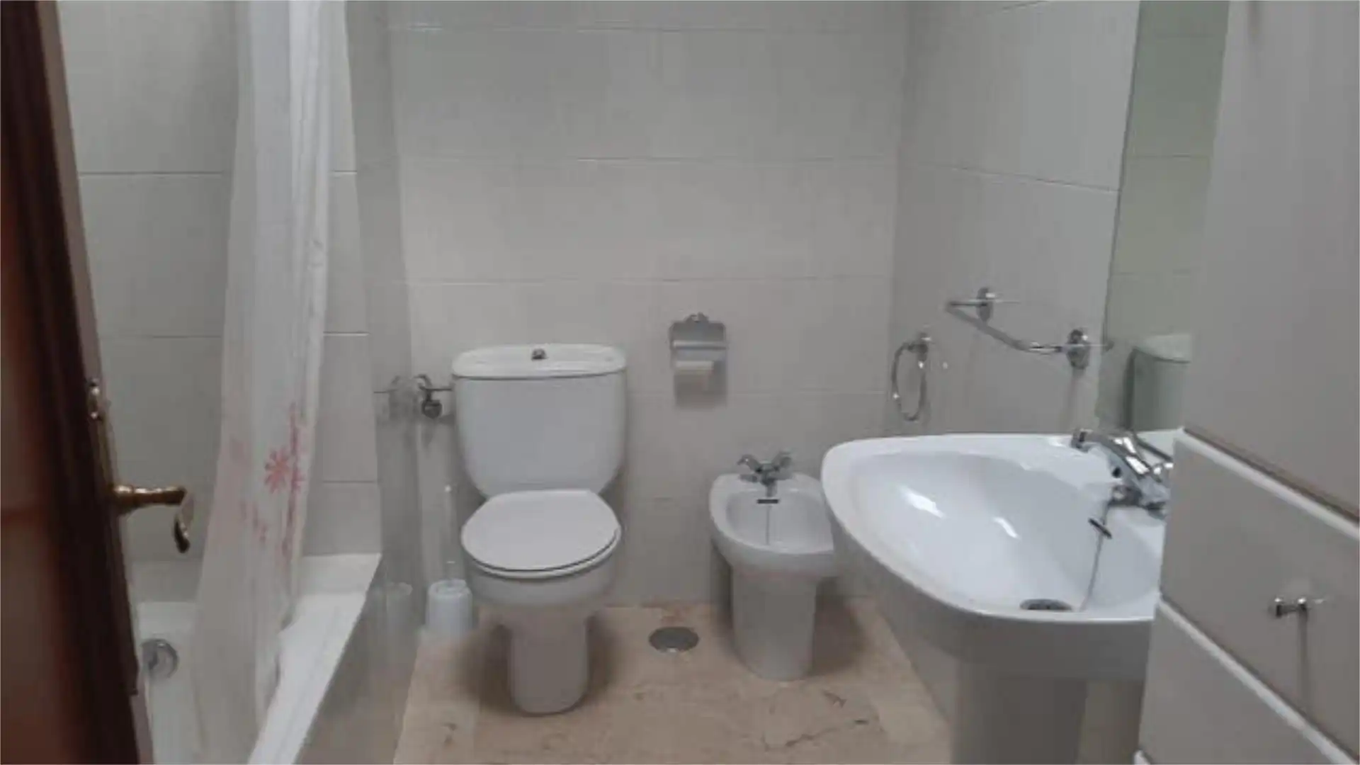 Flat for rent in Osuna Bathroom of Flat for rent in Osuna with Terrace and Furnished