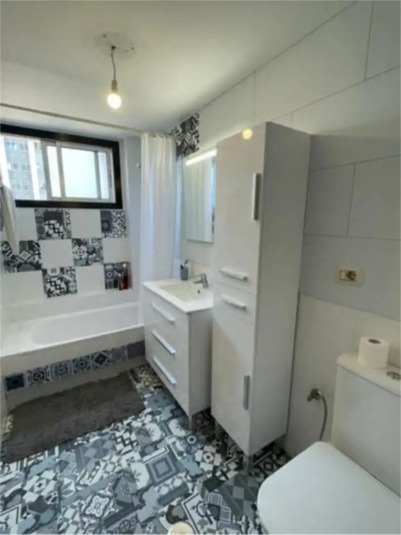 Baño de Piso de alquiler en Vigo  con Jardín privado, Terraza y Amueblado