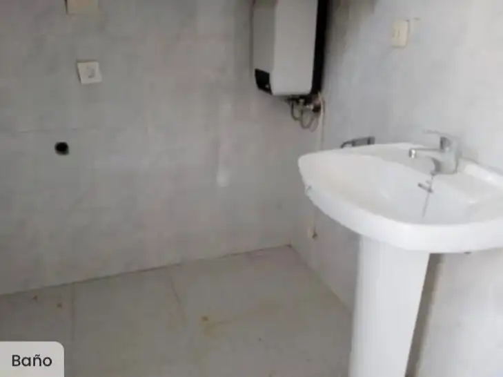 Casa adosada en venta en Calle Nueva, 56, El Cerro de Andévalo Baño de Casa adosada en venta en El Cerro de Andévalo con Terraza y Balcón