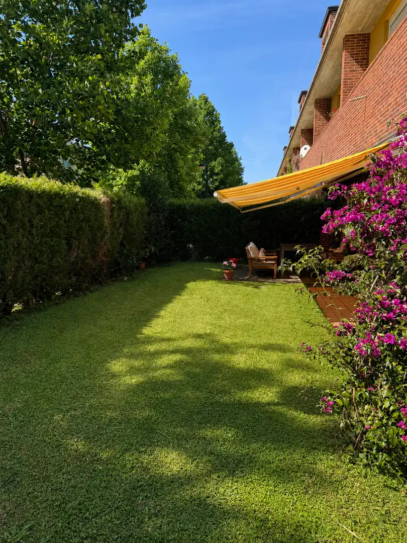 Jardín de Planta baja en venta en Torrelavega  con Calefacción, Jardín privado y Terraza