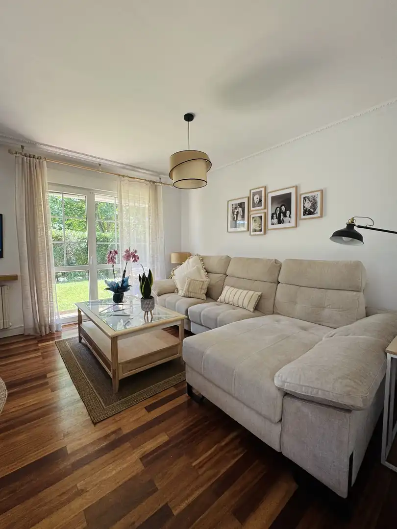 Sala de estar de Planta baja en venta en Torrelavega  con Calefacción, Jardín privado y Terraza