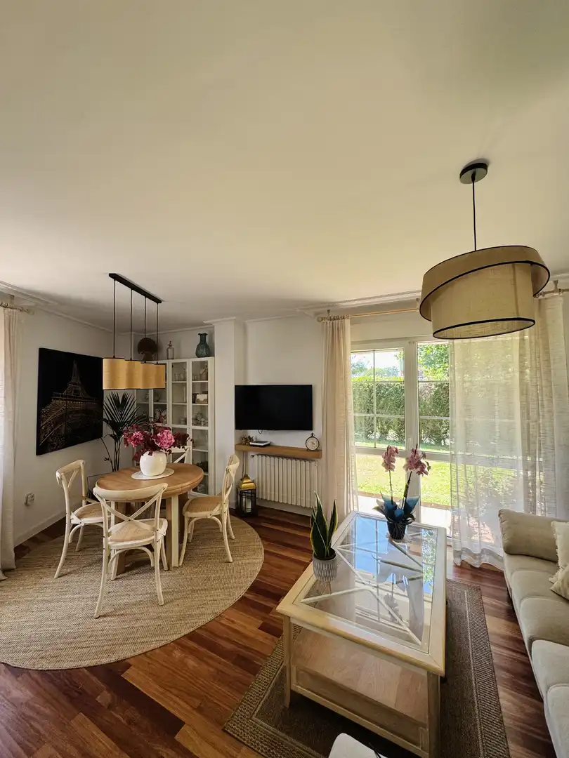 Sala de estar de Planta baja en venta en Torrelavega  con Calefacción, Jardín privado y Terraza