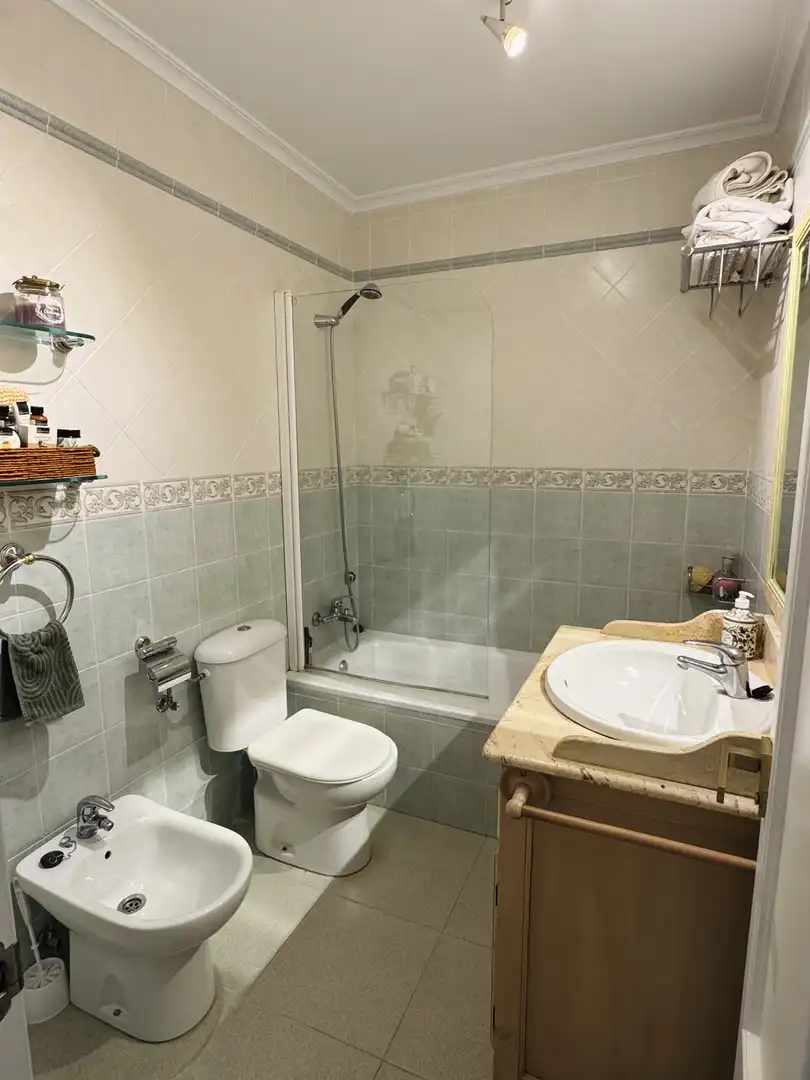 Baño de Planta baja en venta en Torrelavega  con Calefacción, Jardín privado y Terraza