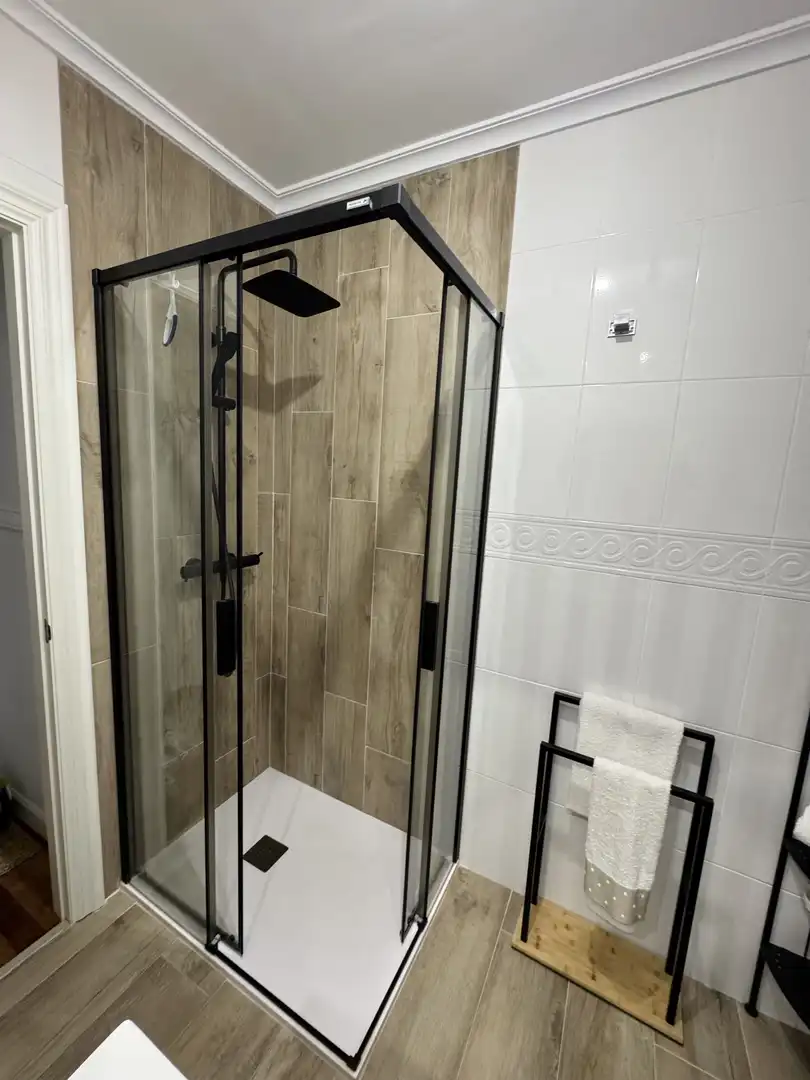 Baño de Planta baja en venta en Torrelavega  con Calefacción, Jardín privado y Terraza