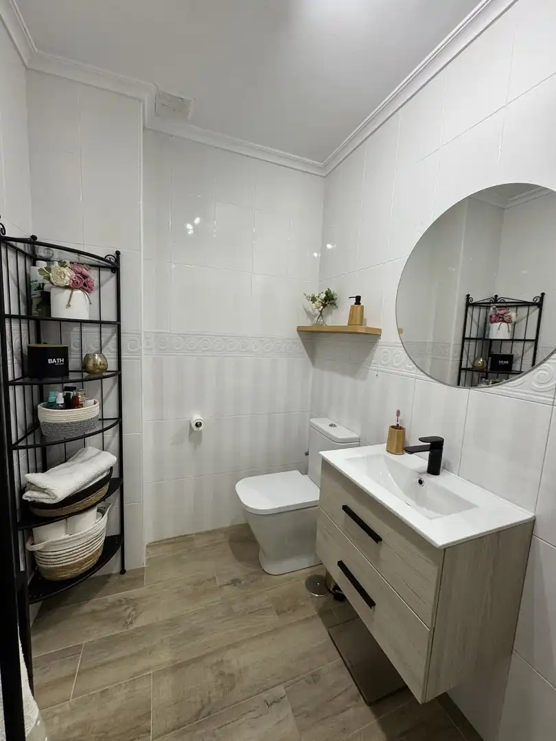 Baño de Planta baja en venta en Torrelavega  con Calefacción, Jardín privado y Terraza