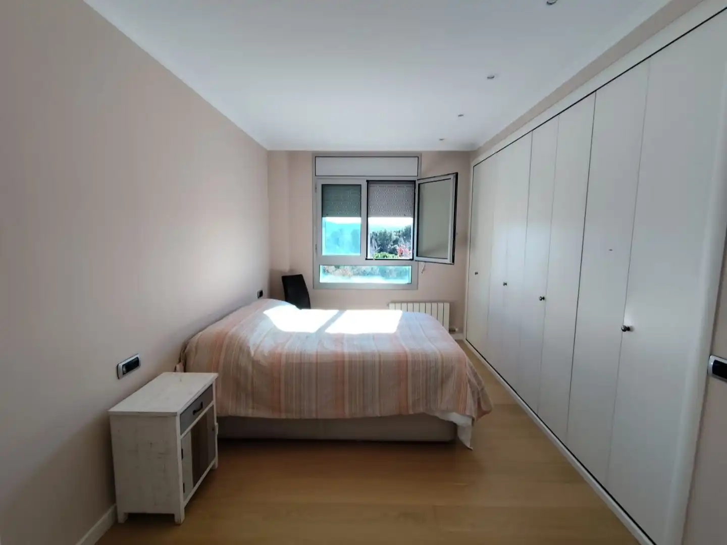 Attic for sale in Carrer de Lluís Vermell, 8, Roquetes - Can Magí Bedroom of Attic for sale in Sant Cugat del Vallès with Air Conditioner, Terrace and Swimming Pool
