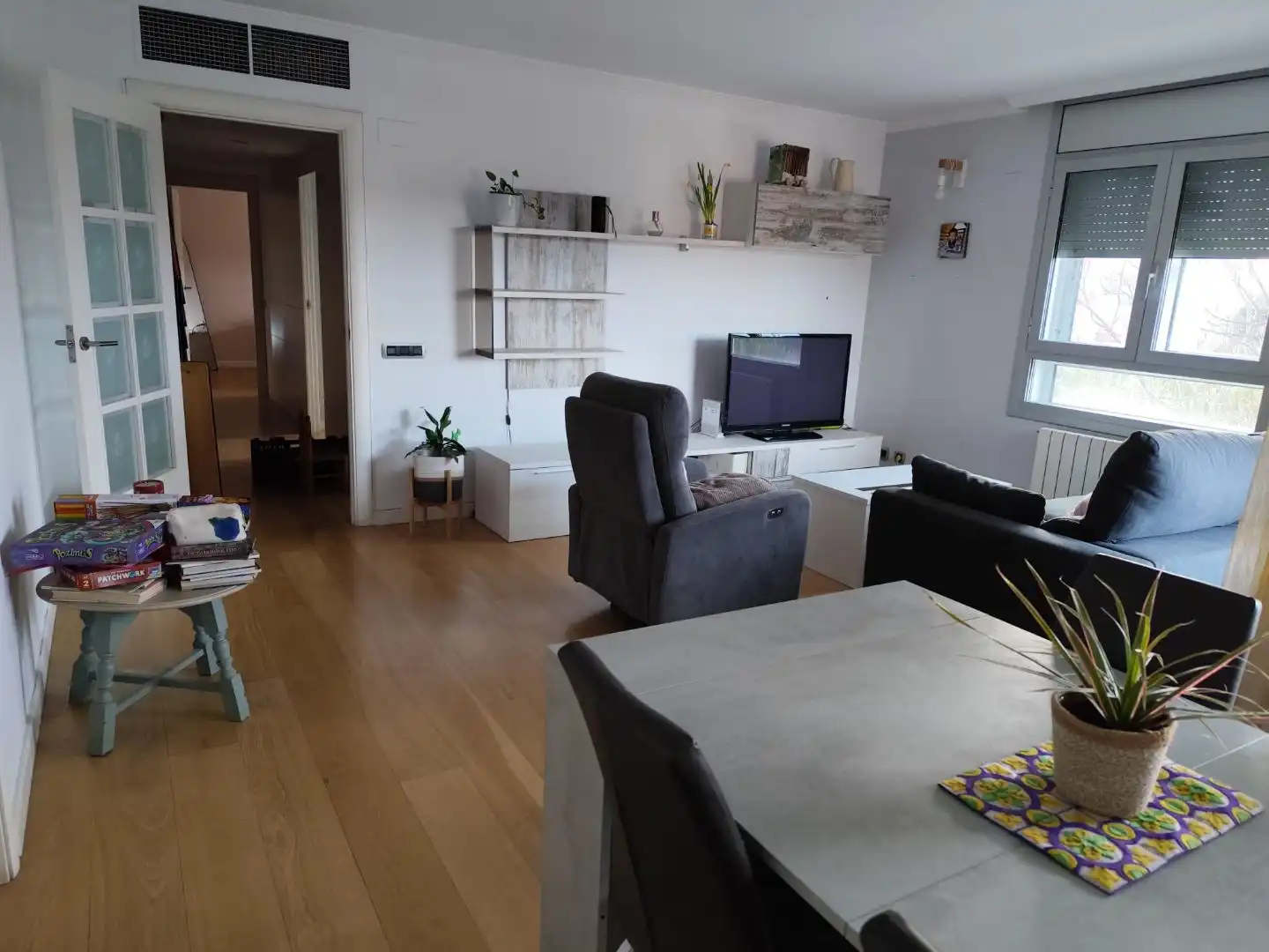 Attic for sale in Carrer de Lluís Vermell, 8, Roquetes - Can Magí Living room of Attic for sale in Sant Cugat del Vallès with Air Conditioner, Terrace and Swimming Pool