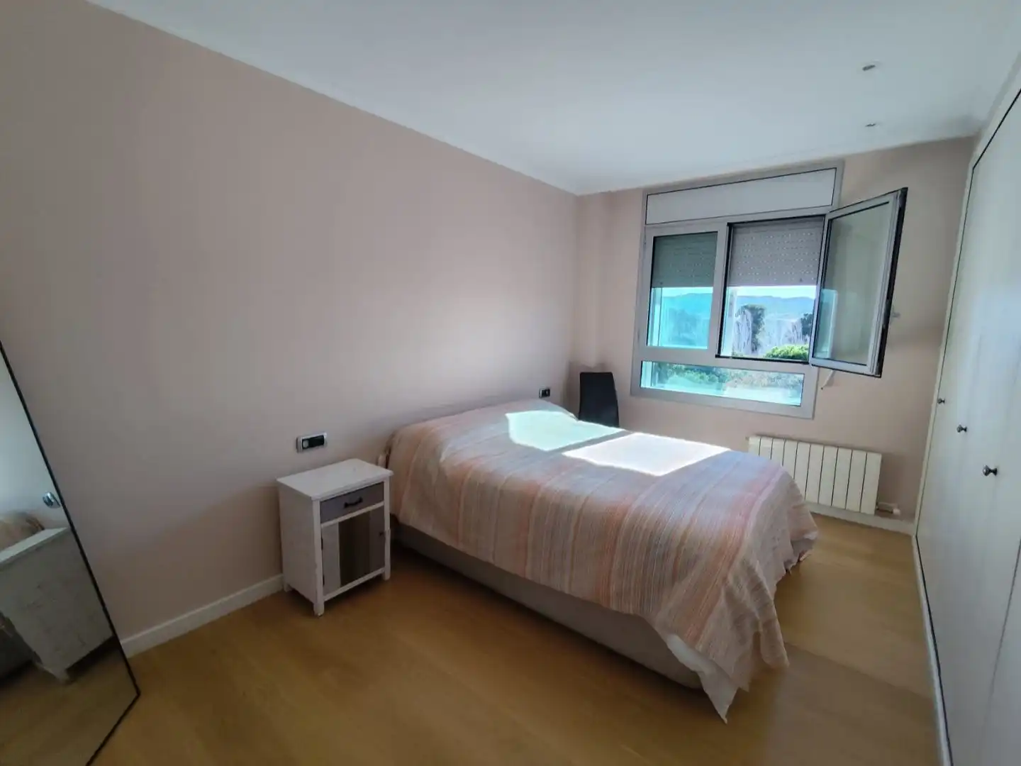 Attic for sale in Carrer de Lluís Vermell, 8, Roquetes - Can Magí Bedroom of Attic for sale in Sant Cugat del Vallès with Air Conditioner, Terrace and Swimming Pool