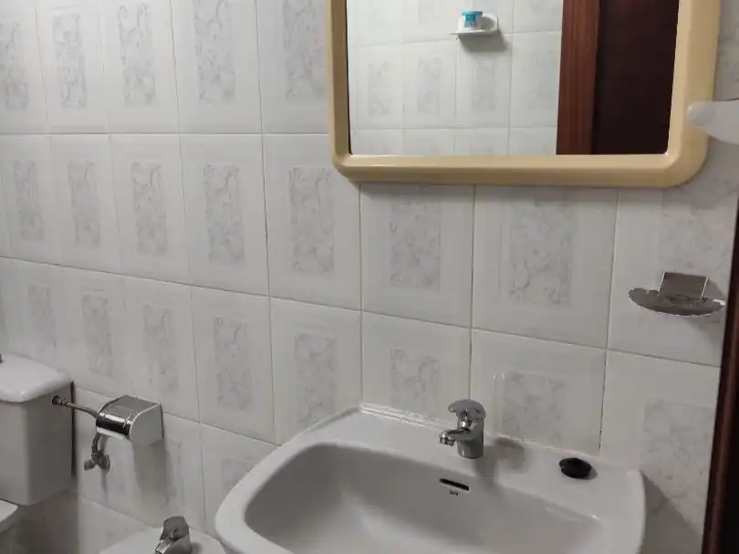 Apartamento de alquiler en Rúa de Extremadura, Casablanca - Calvario Baño de Apartamento de alquiler en Vigo con Calefacción, Parquet y Amueblado