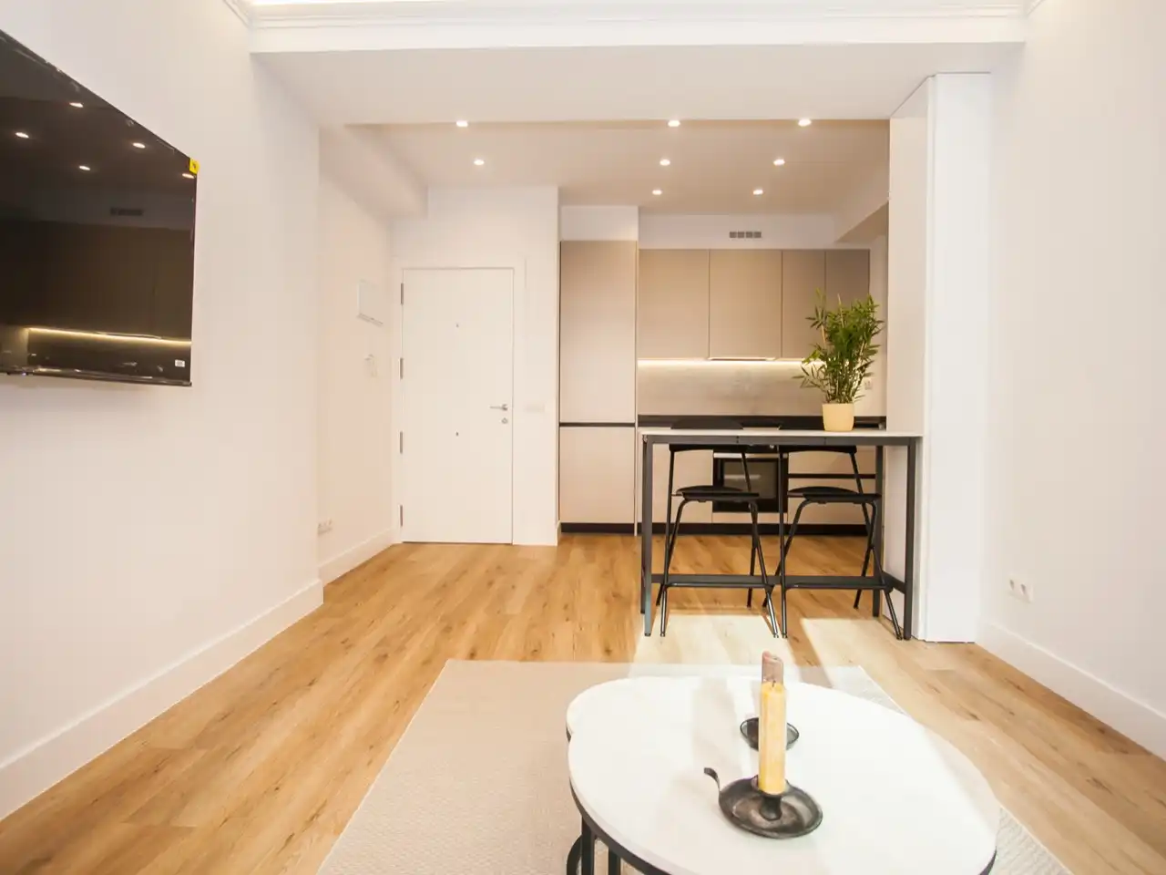 Flat for rent in Calle de Santo Domingo de Silos, 5, El Viso Living room of Flat for rent in Madrid with Air Conditioner, Heating and Parquet flooring