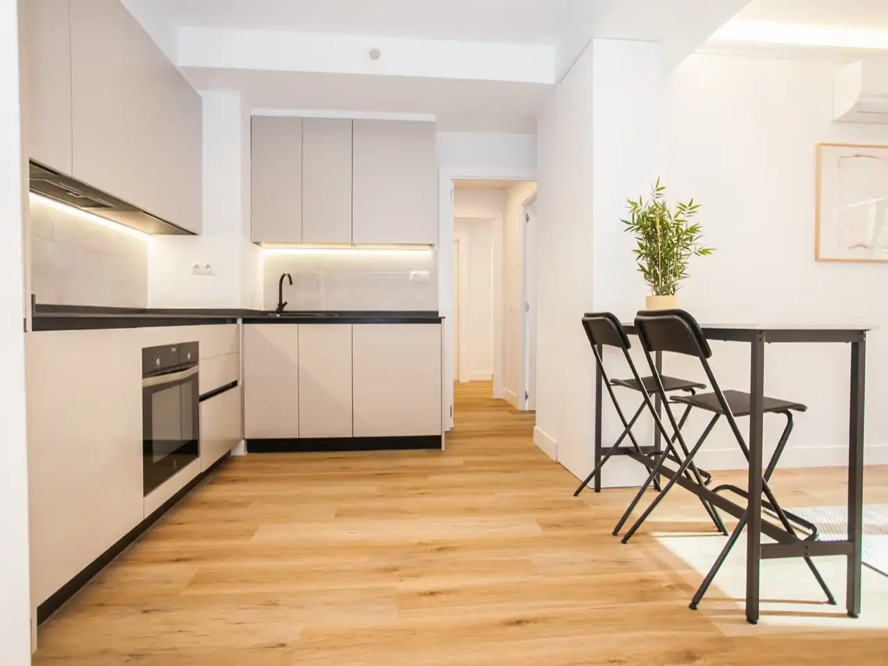 Kitchen of Flat for rent in Madrid  with Air Conditioner, Heating and Parquet flooring