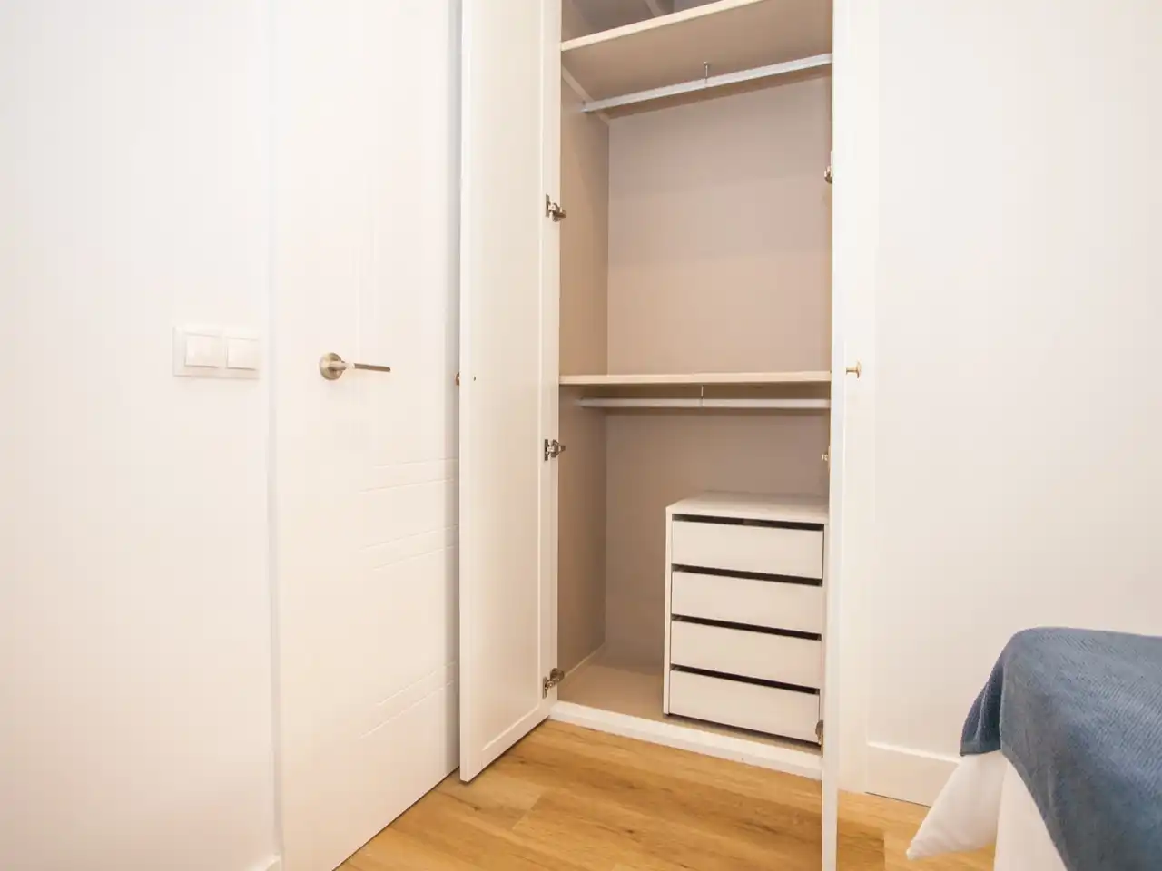 Flat for rent in Calle de Santo Domingo de Silos, 5, El Viso Bedroom of Flat for rent in Madrid with Air Conditioner, Heating and Parquet flooring