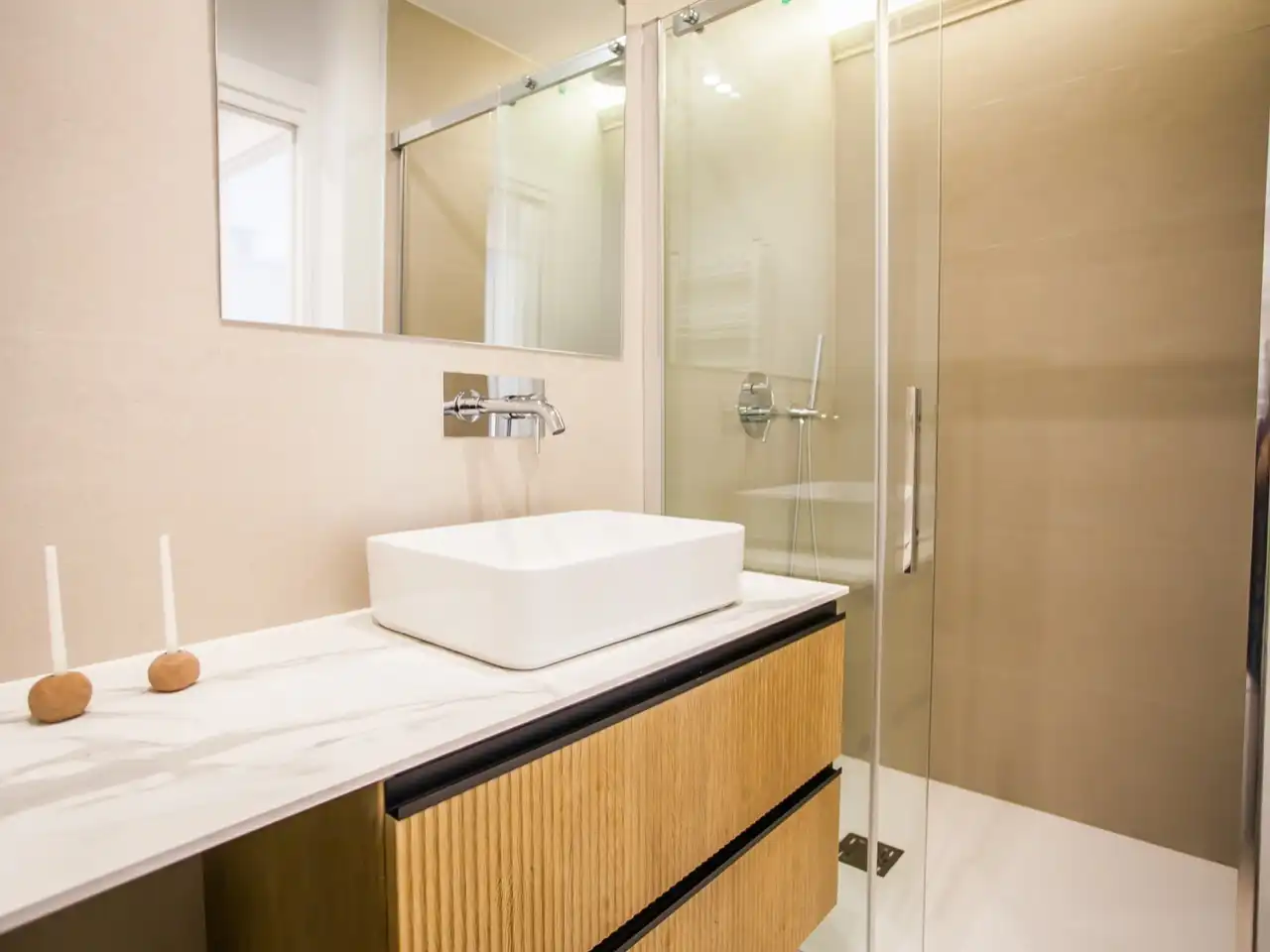 Flat for rent in Calle de Santo Domingo de Silos, 5, El Viso Bathroom of Flat for rent in Madrid with Air Conditioner, Heating and Parquet flooring