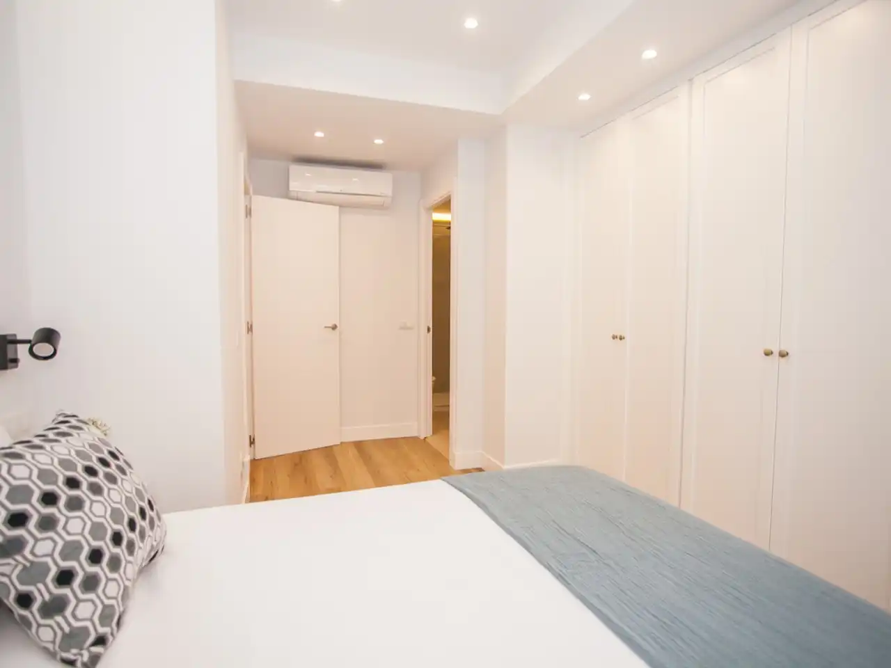 Flat for rent in Calle de Santo Domingo de Silos, 5, El Viso Bedroom of Flat for rent in Madrid with Air Conditioner, Heating and Parquet flooring