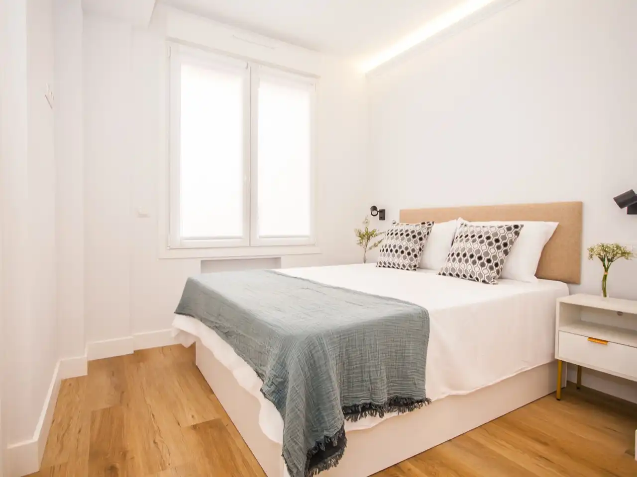 Flat for rent in Calle de Santo Domingo de Silos, 5, El Viso Bedroom of Flat for rent in Madrid with Air Conditioner, Heating and Parquet flooring