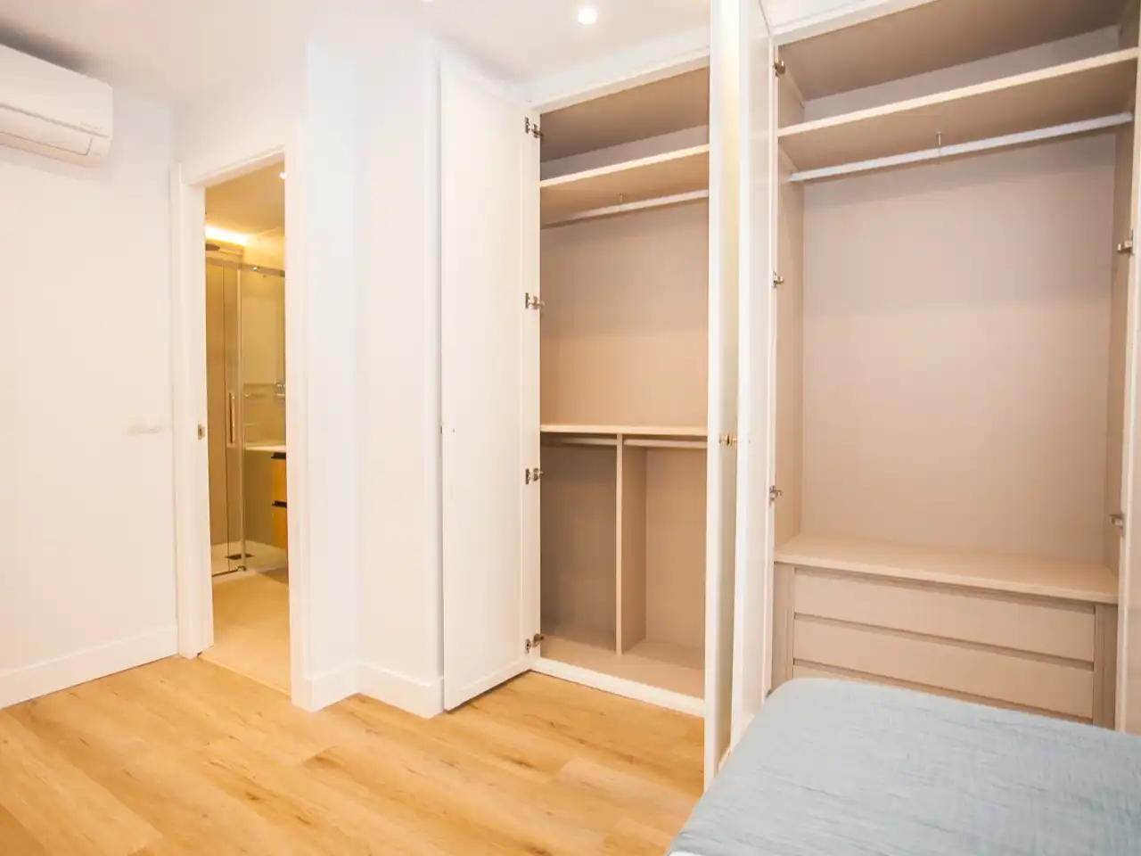 Flat for rent in Calle de Santo Domingo de Silos, 5, El Viso Bedroom of Flat for rent in Madrid with Air Conditioner, Heating and Parquet flooring