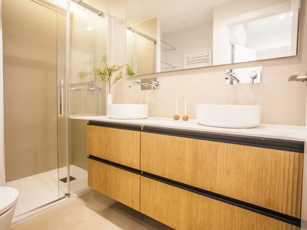 Flat for rent in Calle de Santo Domingo de Silos, 5, El Viso Bathroom of Flat for rent in Madrid with Air Conditioner, Heating and Parquet flooring