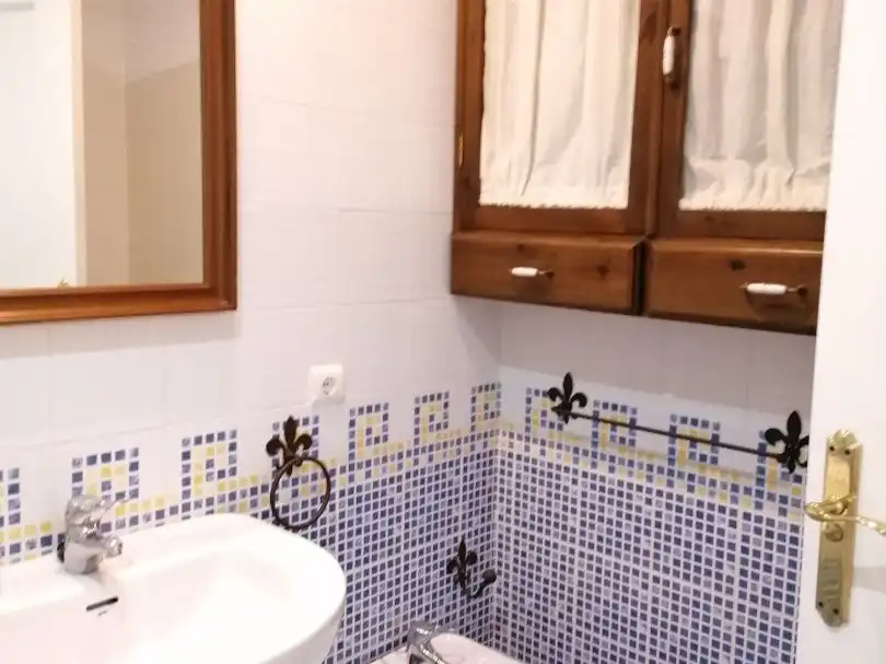 Flat for rent in Avenida Reino de España, 31, Las Salinas Bathroom of Flat for rent in Roquetas de Mar with Air Conditioner, Heating and Parquet flooring
