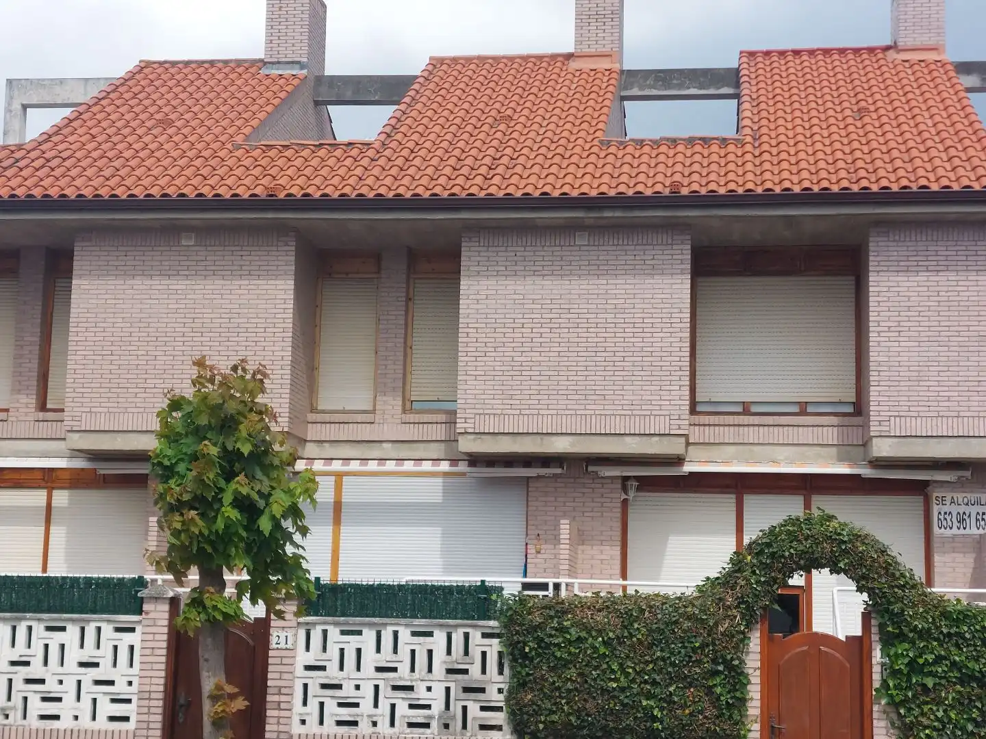 Vista exterior de Apartamento en venta en Laredo con Terraza, Trastero y Piscina