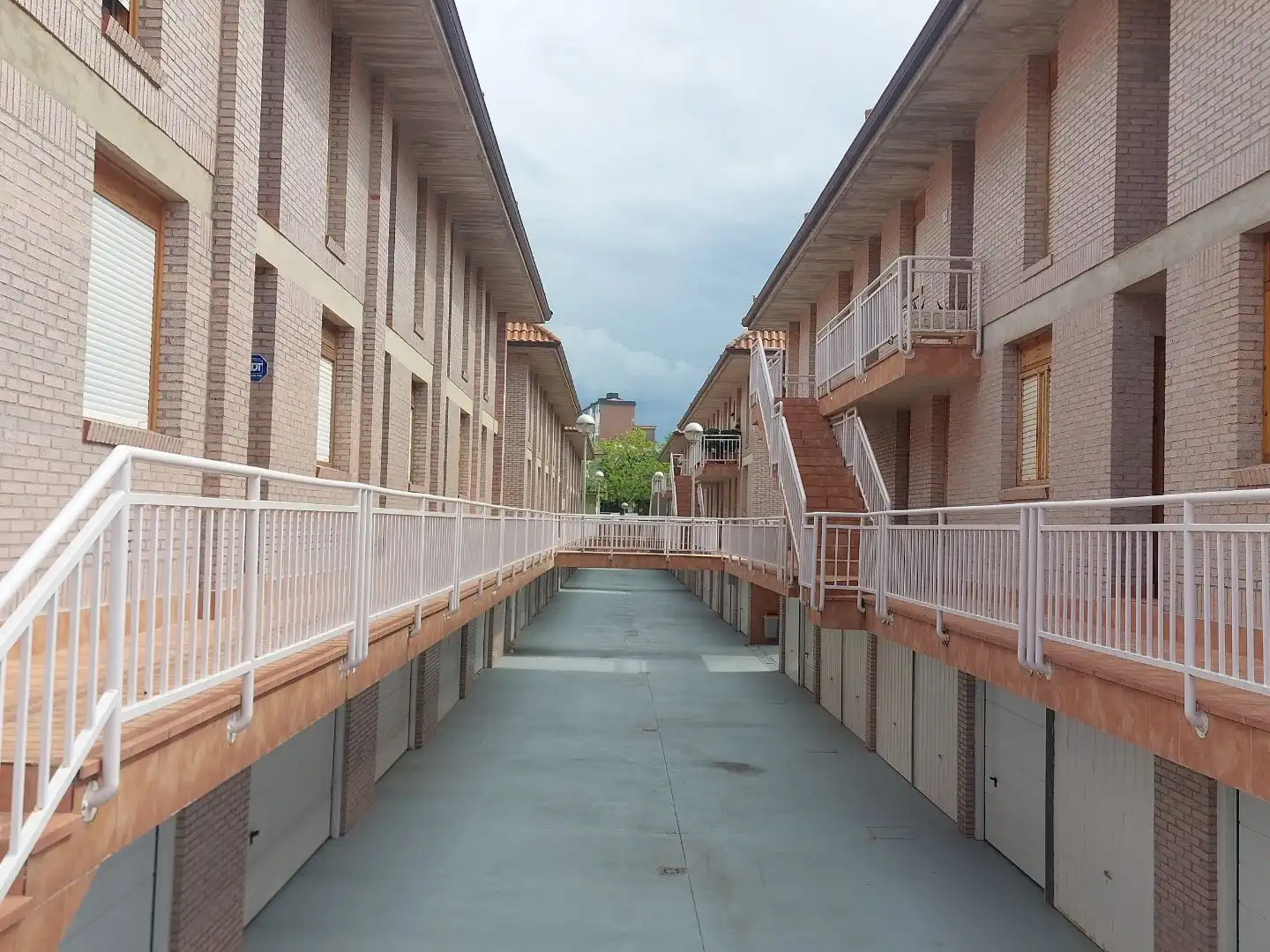 Vista exterior de Apartamento en venta en Laredo con Terraza, Trastero y Piscina