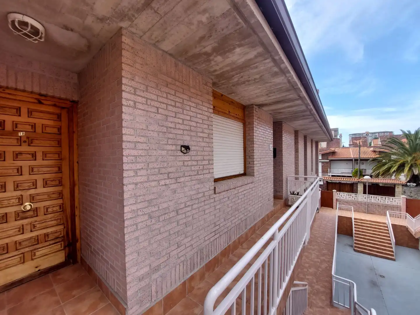 Terraza de Apartamento en venta en Laredo con Terraza, Trastero y Piscina