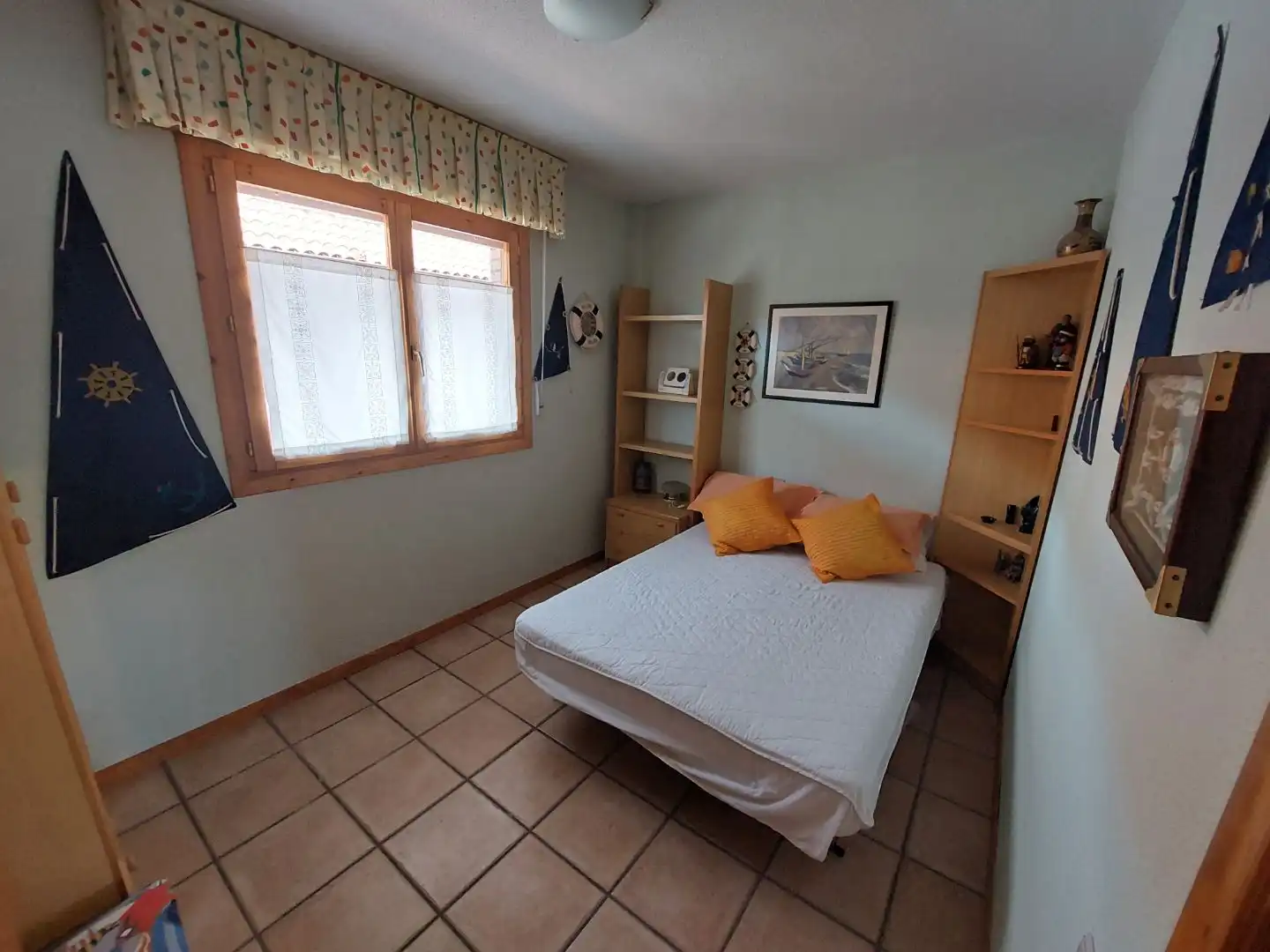 Habitación de Apartamento en venta en Laredo con Terraza, Trastero y Piscina