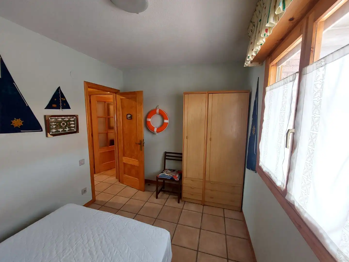 Habitación de Apartamento en venta en Laredo con Terraza, Trastero y Piscina