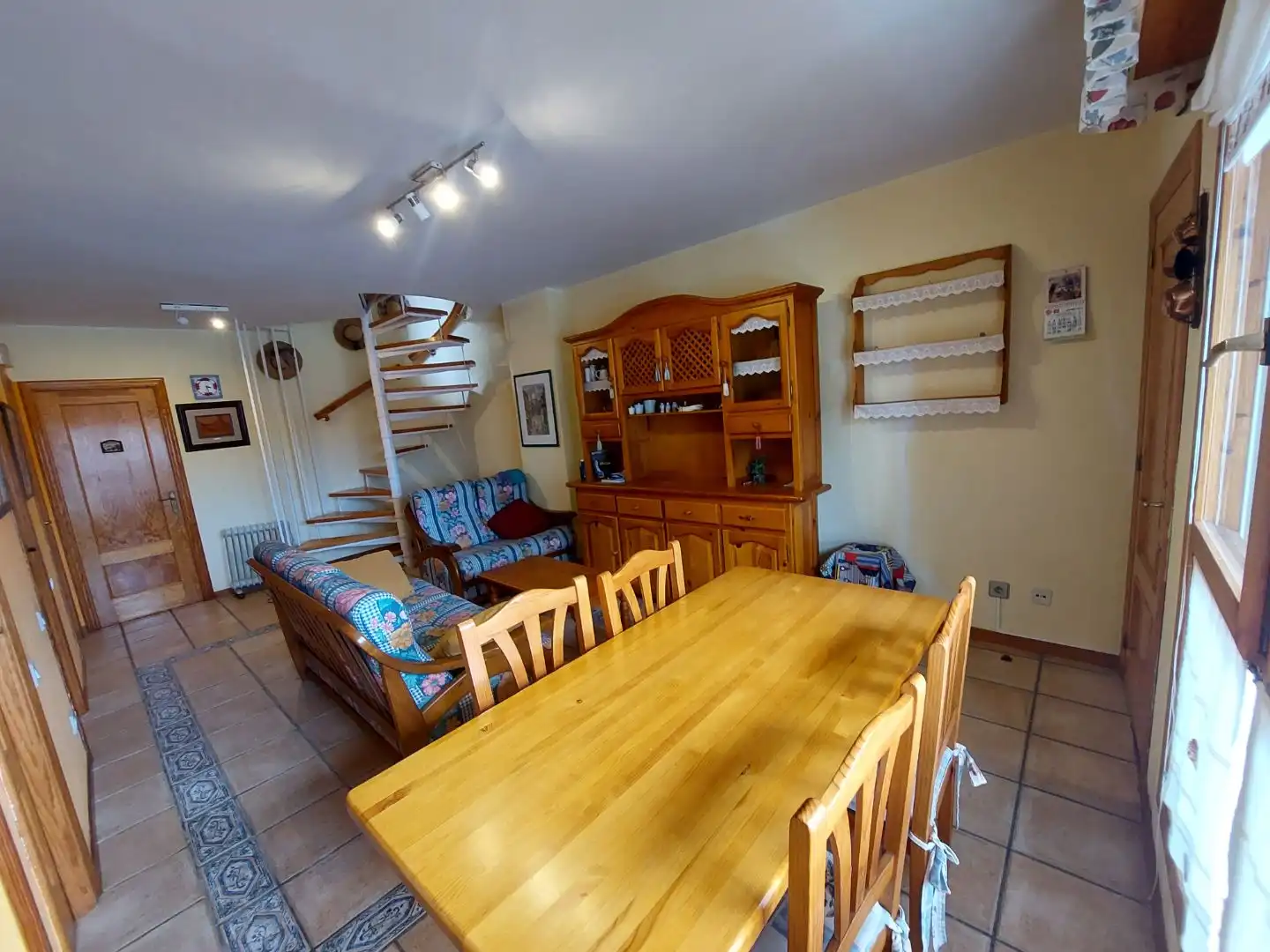 Comedor de Apartamento en venta en Laredo con Terraza, Trastero y Piscina