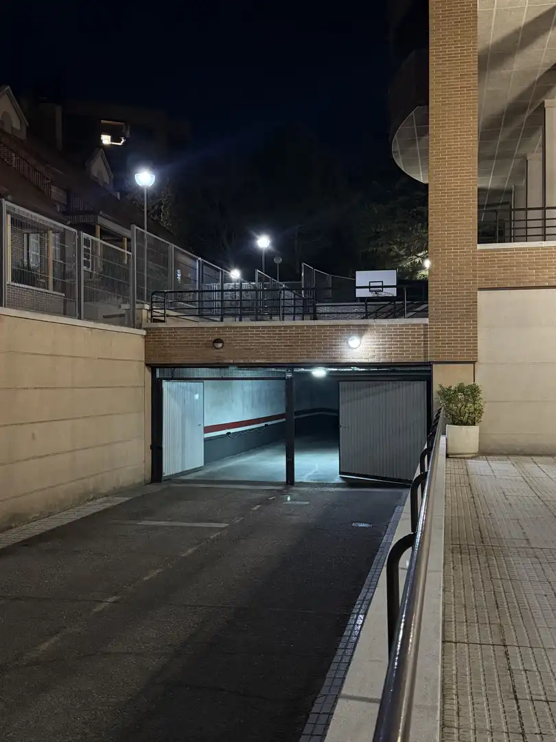 Garatge de lloguer a Calle Mariano de los Cobos, 6, Parquesol Aparcament de Garatge de lloguer en Valladolid