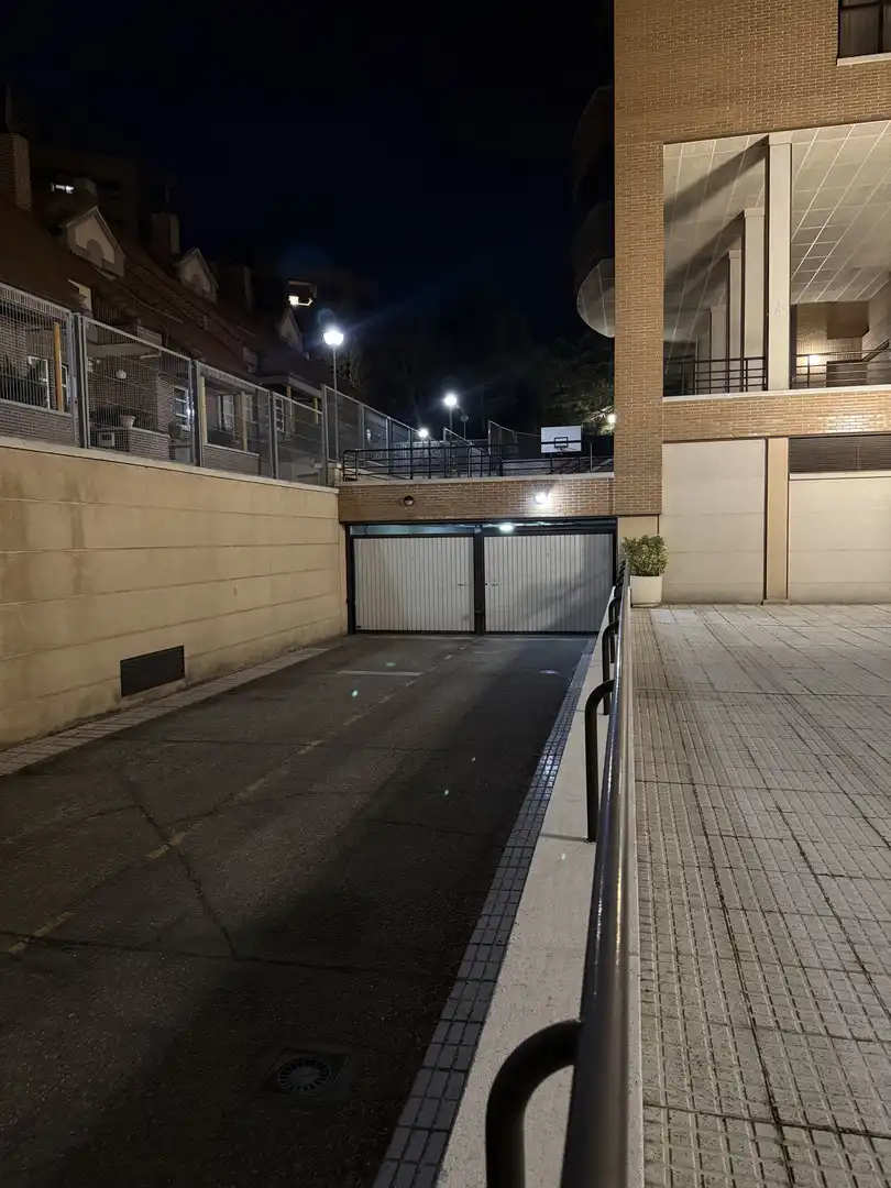 Garatge de lloguer a Calle Mariano de los Cobos, 6, Parquesol Aparcament de Garatge de lloguer en Valladolid