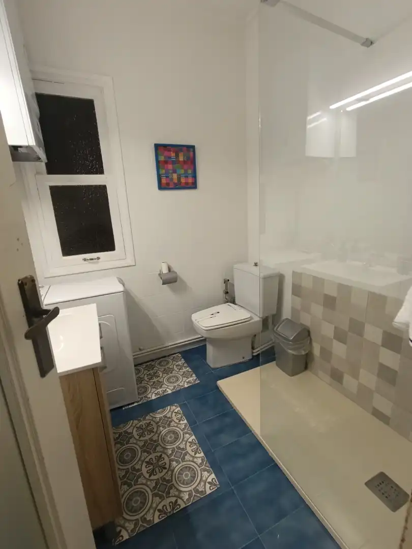 Baño de Piso para compartir en Yecla con Calefacción, Amueblado y Horno