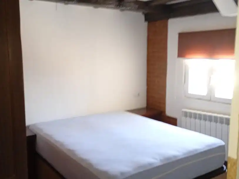 Àtic de lloguer a Calle Hermosilla, 25, Alcázar de San Juan Dormitori de Àtic de lloguer en Alcázar de San Juan amb Aire condicionat, Calefacció i Piscina