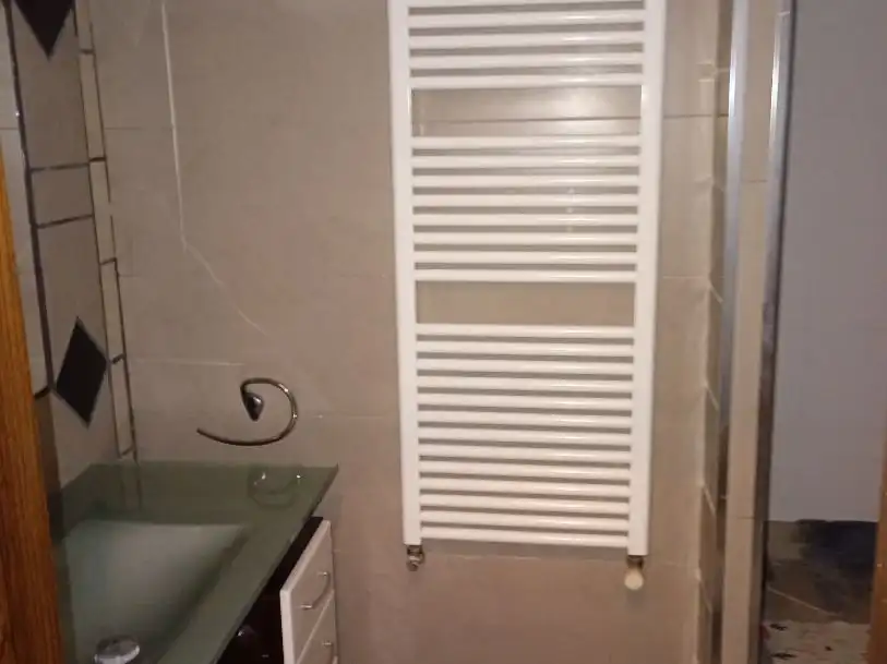 Àtic de lloguer a Calle Hermosilla, 25, Alcázar de San Juan Bany de Àtic de lloguer en Alcázar de San Juan amb Aire condicionat, Calefacció i Piscina