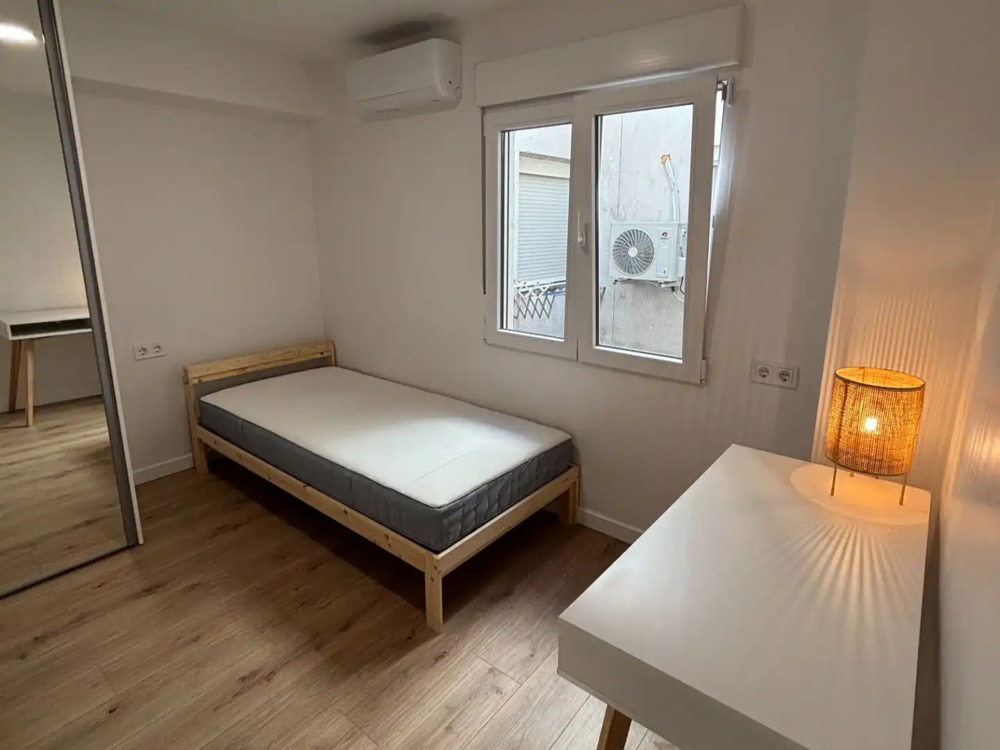 Flat for sale in Carrer Dels Sants Just I Pastor, 6, El Mercado Bedroom of Flat for sale in Manises with Air Conditioner