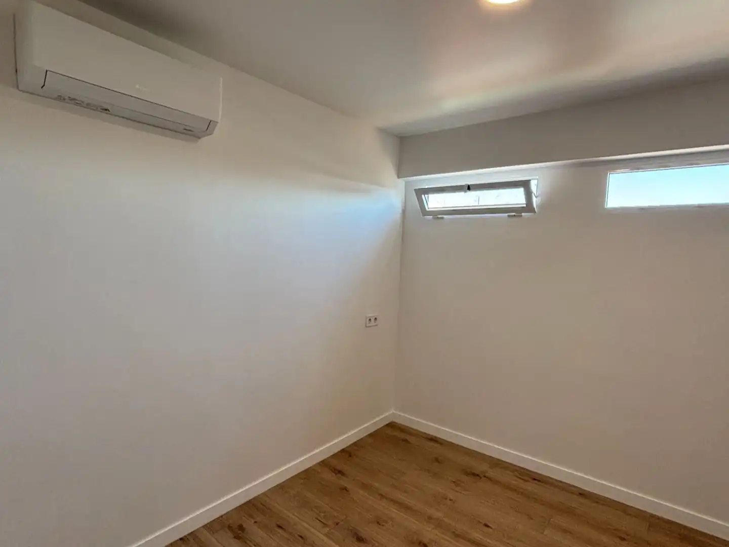 Flat for sale in Carrer Dels Sants Just I Pastor, 6, El Mercado Flat for sale in Manises with Air Conditioner