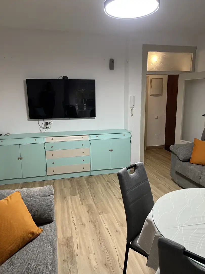 Room in Paseo Virgen del Rocío, El Valle - Universidad Living room of Flat for share in Jaén with Air Conditioner, Parquet flooring and Furnished