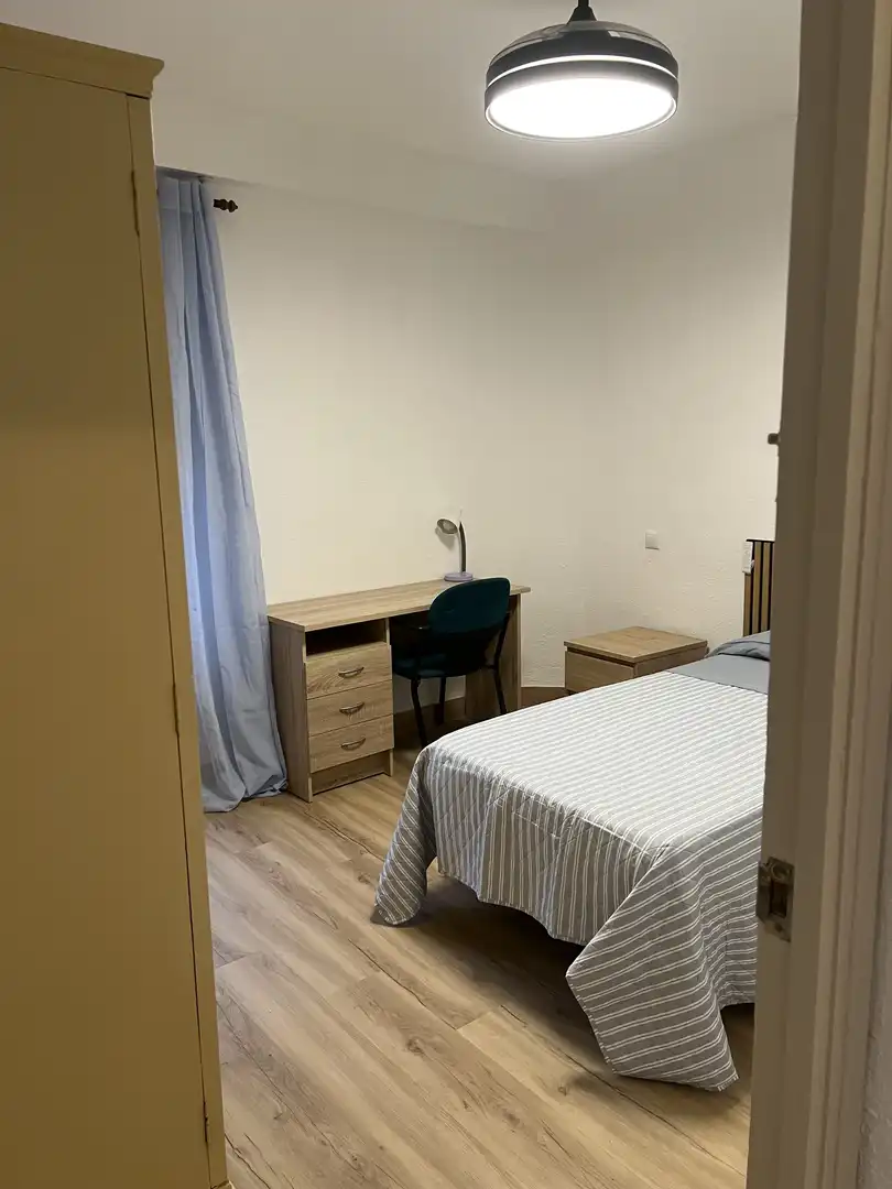 Room in Paseo Virgen del Rocío, El Valle - Universidad Bedroom of Flat for share in Jaén with Air Conditioner, Parquet flooring and Furnished