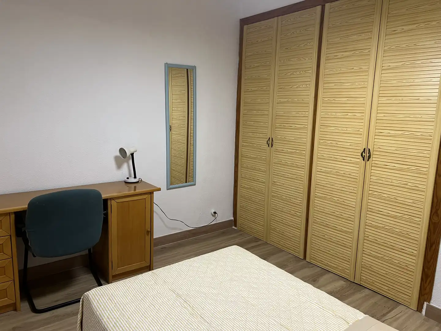 Room in Paseo Virgen del Rocío, El Valle - Universidad Bedroom of Flat for share in Jaén with Air Conditioner, Parquet flooring and Furnished