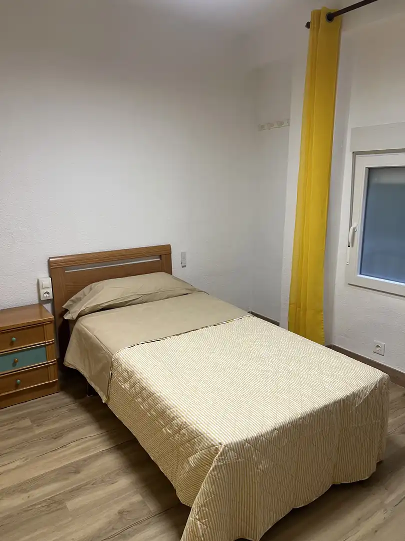 Room in Paseo Virgen del Rocío, El Valle - Universidad Bedroom of Flat for share in Jaén with Air Conditioner, Parquet flooring and Furnished