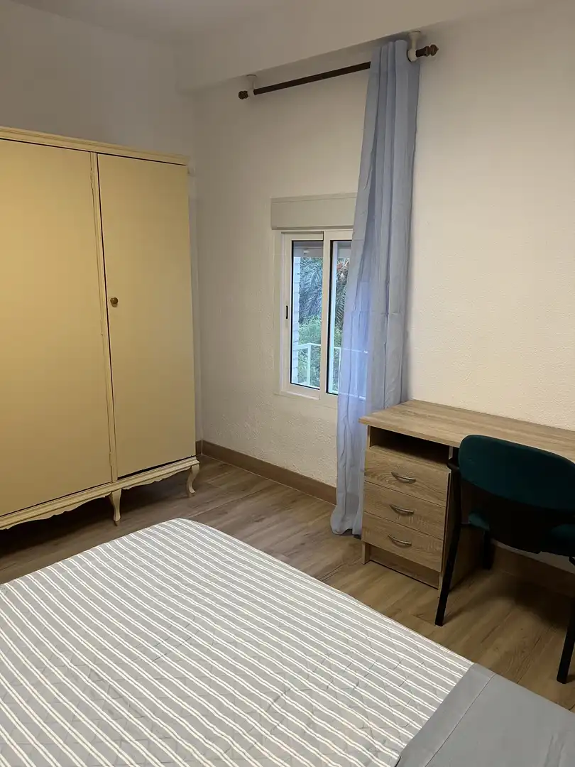 Room in Paseo Virgen del Rocío, El Valle - Universidad Bedroom of Flat for share in Jaén with Air Conditioner, Parquet flooring and Furnished