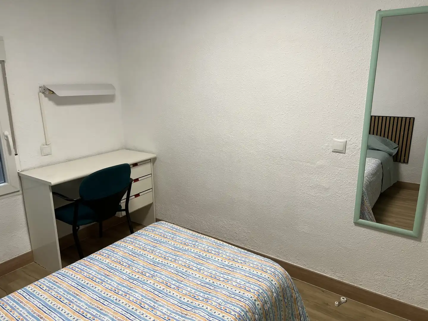 Room in Paseo Virgen del Rocío, El Valle - Universidad Bedroom of Flat for share in Jaén with Air Conditioner, Parquet flooring and Furnished
