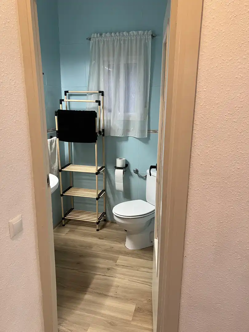 Room in Paseo Virgen del Rocío, El Valle - Universidad Bathroom of Flat for share in Jaén with Air Conditioner, Parquet flooring and Furnished