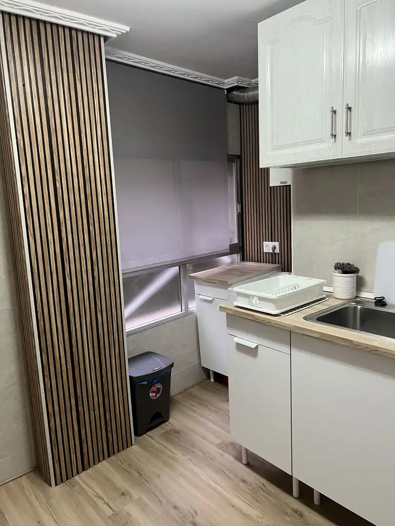 Room in Paseo Virgen del Rocío, El Valle - Universidad Kitchen of Flat for share in Jaén with Air Conditioner, Parquet flooring and Furnished