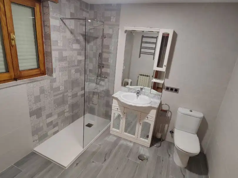 Piso en venta en Calle Federica Montseny, 24, Laguna de Duero Baño de Piso en venta en Laguna de Duero con Calefacción, Parquet y Terraza