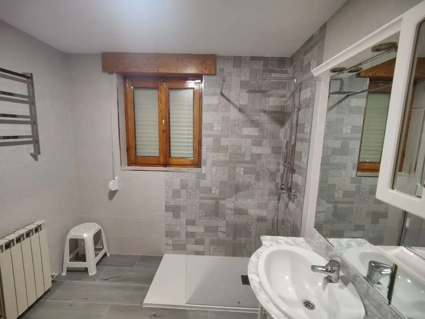 Piso en venta en Calle Federica Montseny, 24, Laguna de Duero Baño de Piso en venta en Laguna de Duero con Calefacción, Parquet y Terraza