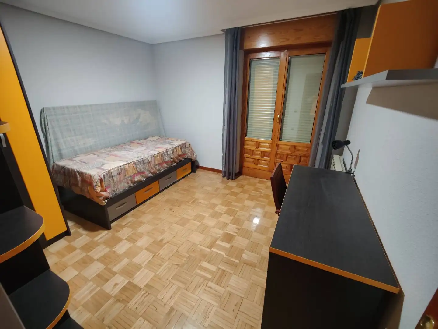 Piso en venta en Calle Federica Montseny, 24, Laguna de Duero Habitación de Piso en venta en Laguna de Duero con Calefacción, Parquet y Terraza