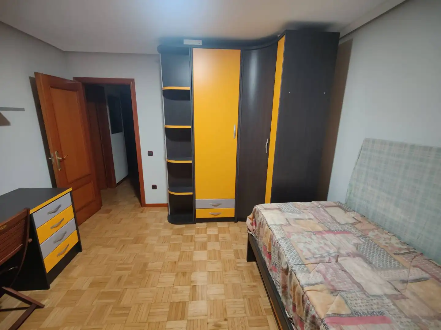 Piso en venta en Calle Federica Montseny, 24, Laguna de Duero Habitación de Piso en venta en Laguna de Duero con Calefacción, Parquet y Terraza