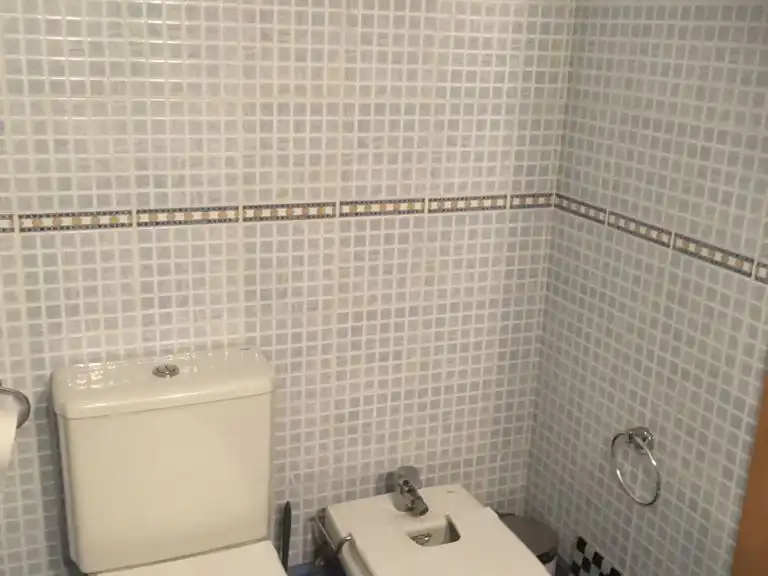 Flat for sale in Avinguda Adelaida, 4, Casc Antic - Nou Cambrils Bathroom of Flat for sale in Cambrils with Air Conditioner, Swimming Pool and Balcony